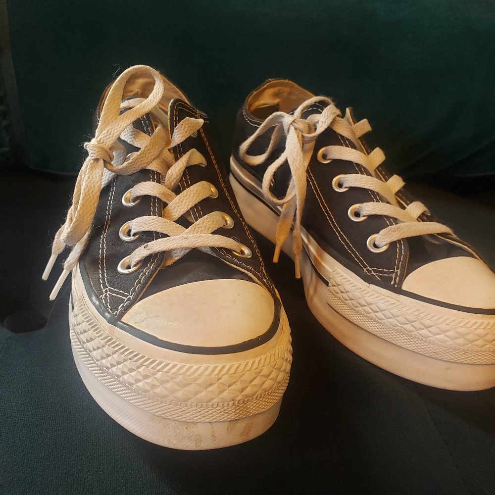 Women's black platform converse sz 6